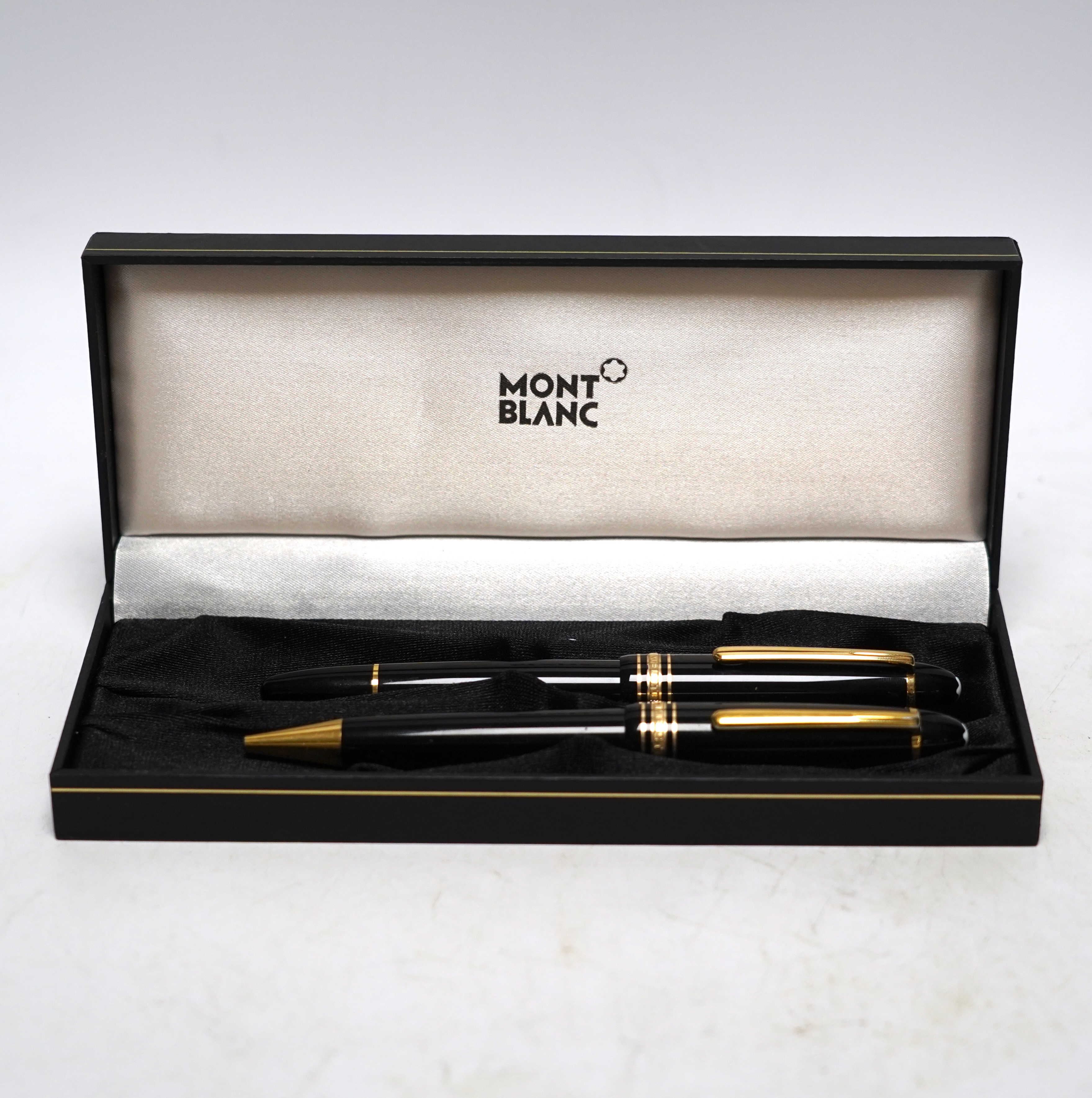 A cased Montblanc Meisterstuck fountain pen and ballpoint pen set Serial No. FO KP1048143, BP KM1040689